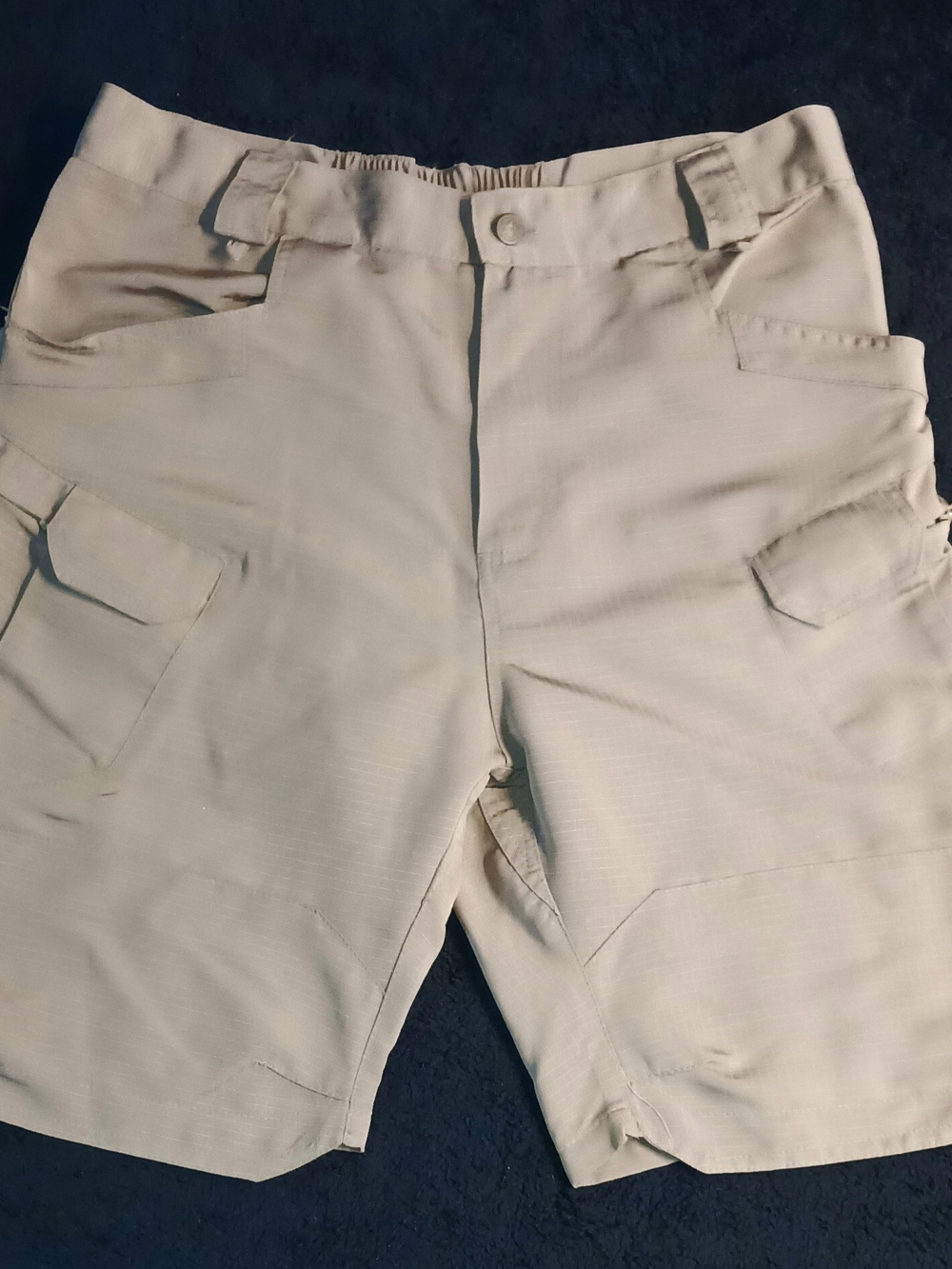 Men's Light Beige Cargo Shorts with Utility Pockets